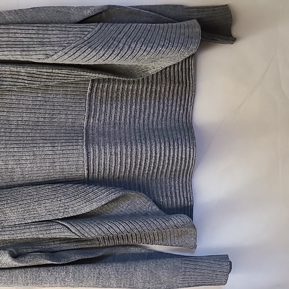 Basic H&M sweater - Picture 5 of 8